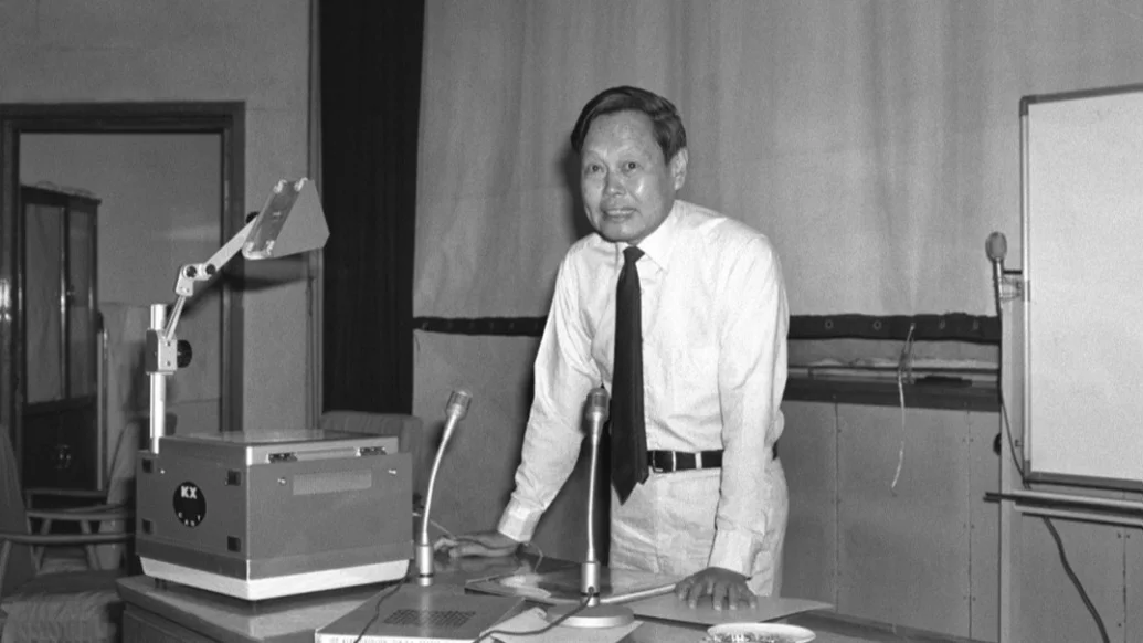 深切缅怀杨振宁先生，他激励无数后辈学者投身科学